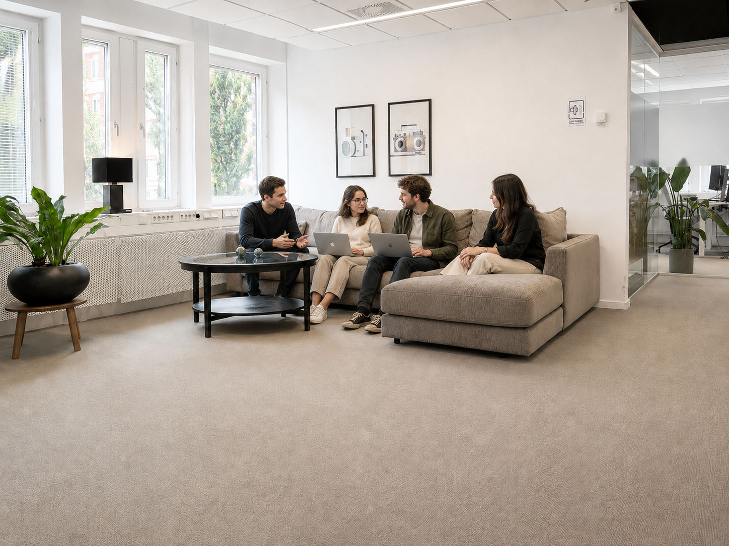 Four colleagues collaborating with eAktiebok in a bright Scandinavian office